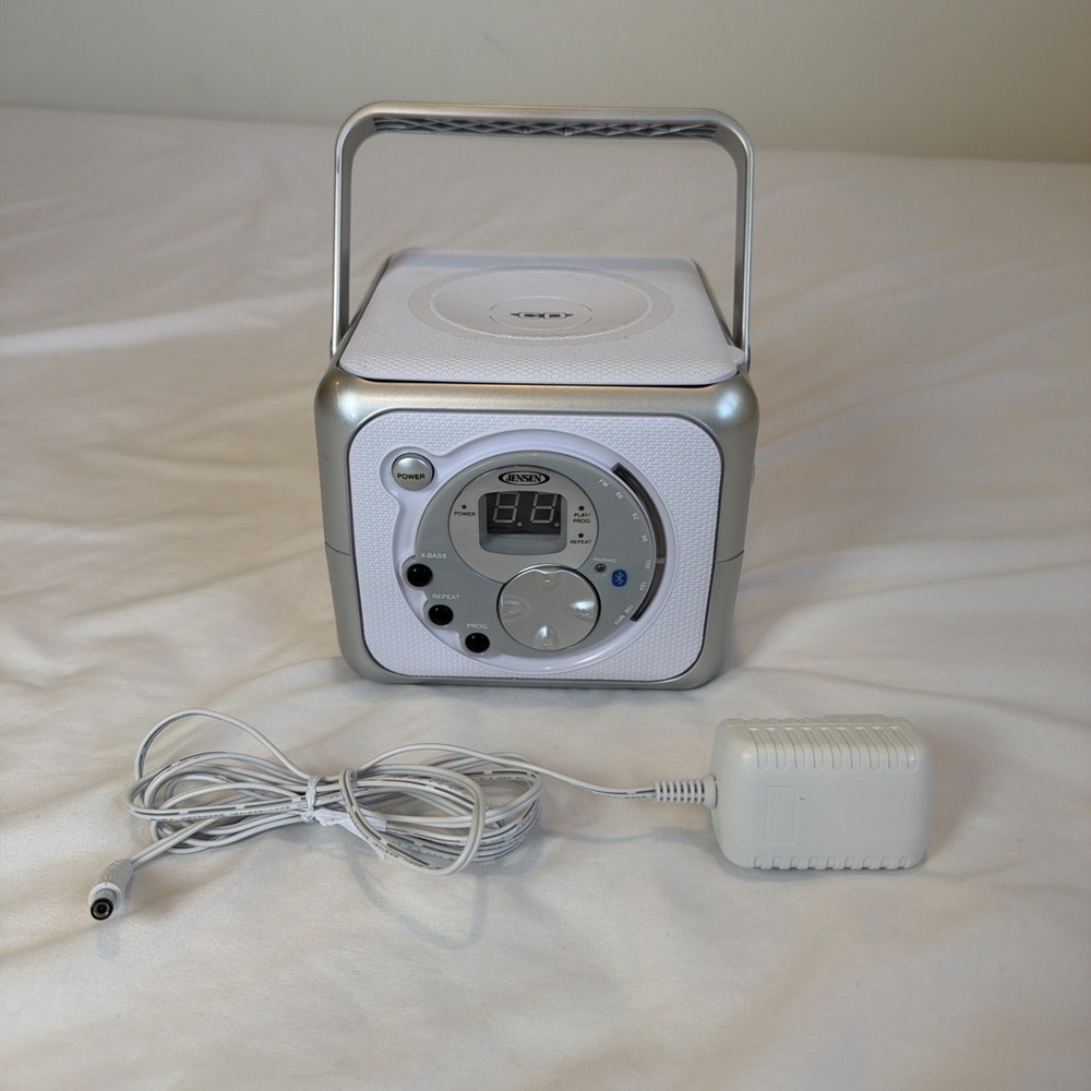 Jensen CD-555 Bluetooth Portable Music System - CD Player & FM Radio White VGC